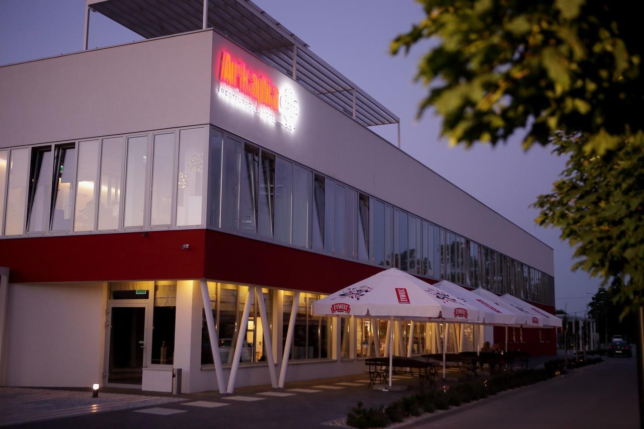 Hotel Arkadia Jelcz-Laskowice Exterior photo